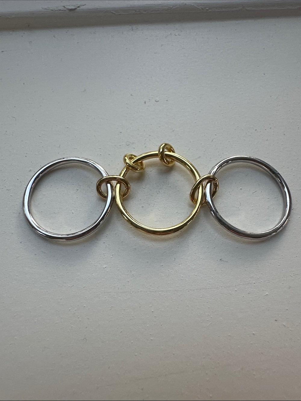 Caitlin Minimalist - Two-Tone Interlocking Circle Ring - Gold & Silver